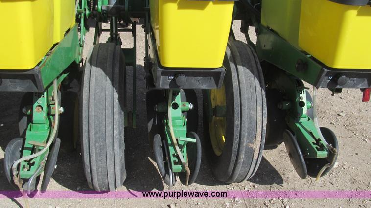 image for item G5669 John Deere 1770 Conservation planter