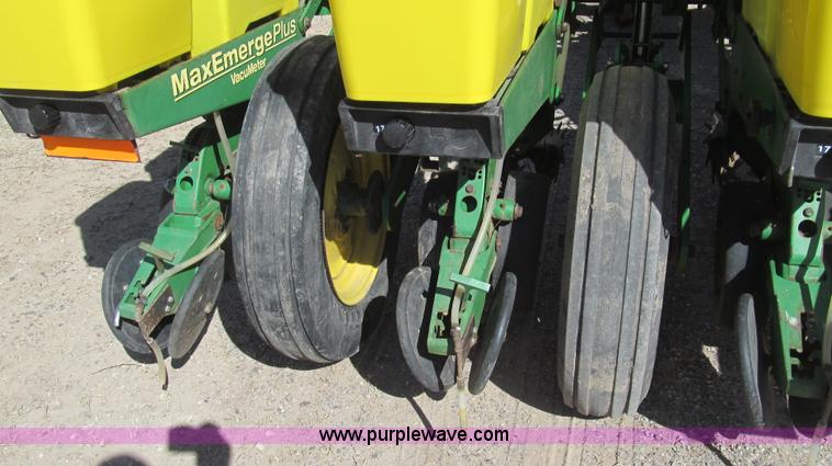 image for item G5669 John Deere 1770 Conservation planter