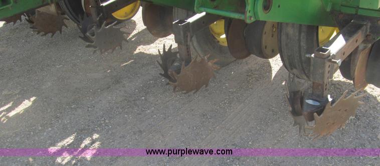 image for item G5669 John Deere 1770 Conservation planter