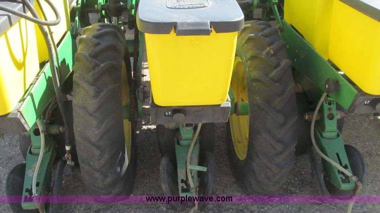 image for item G5669 John Deere 1770 Conservation planter