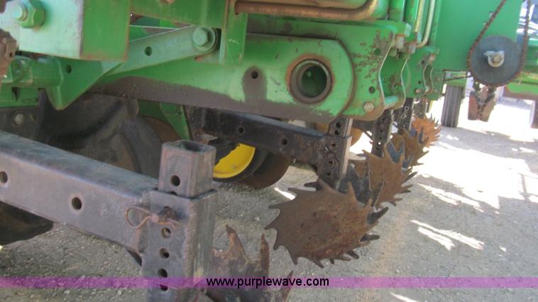 image for item G5669 John Deere 1770 Conservation planter