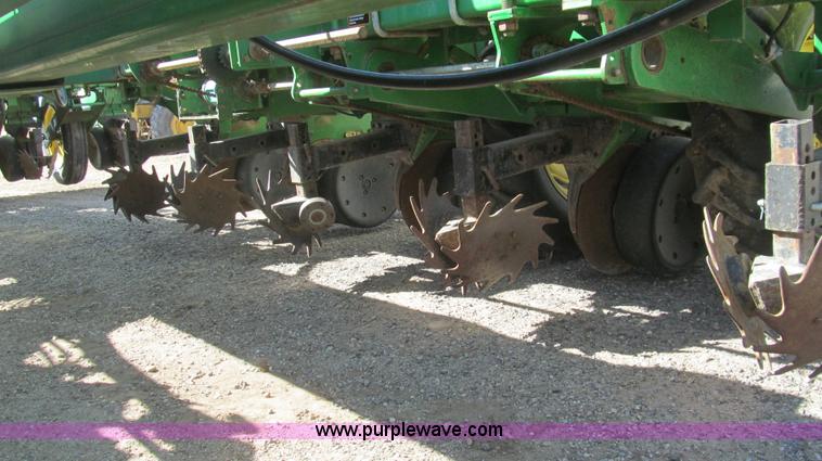 image for item G5669 John Deere 1770 Conservation planter