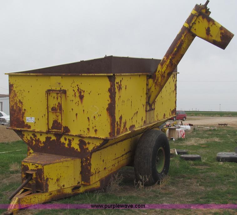 Big 12 grain cart in Amarillo, TX Item G5678 sold Purple Wave