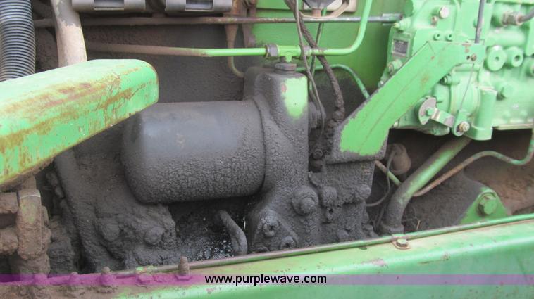 image for item G5679 1980 John Deere 8640 4WD tractor