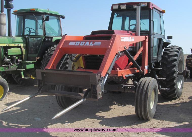 image for item G5680 1984 Case IH 2594 tractor with loader