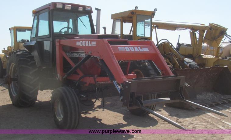 image for item G5680 1984 Case IH 2594 tractor with loader