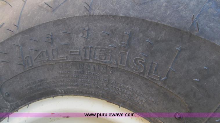 image for item G5680 1984 Case IH 2594 tractor with loader