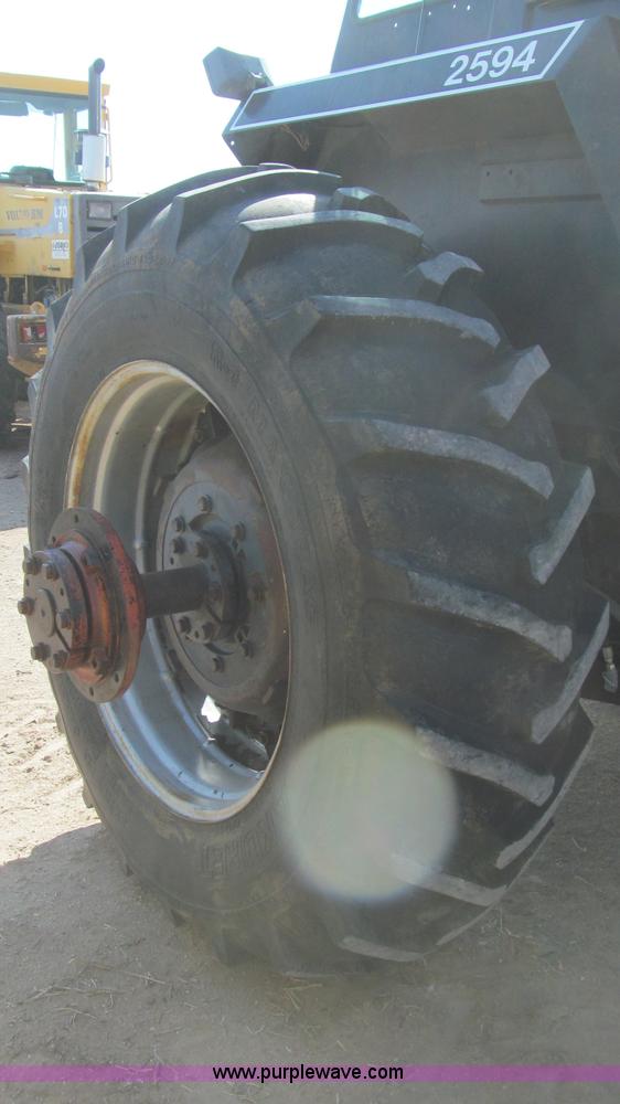 image for item G5680 1984 Case IH 2594 tractor with loader