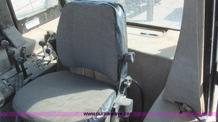 image for item G5680 1984 Case IH 2594 tractor with loader