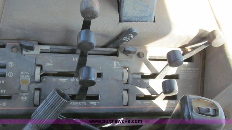 image for item G5680 1984 Case IH 2594 tractor with loader