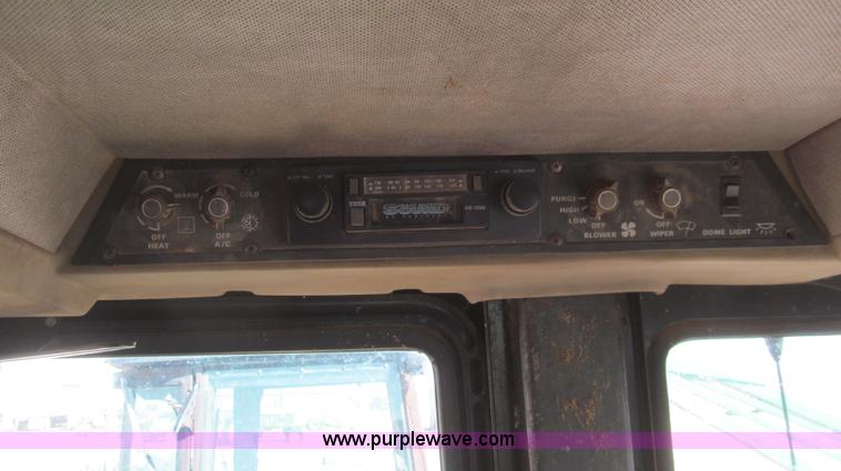 image for item G5680 1984 Case IH 2594 tractor with loader