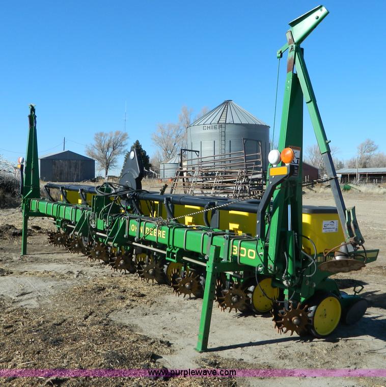image for item G7576 John Deere 7300 Max Emerge 2 planter