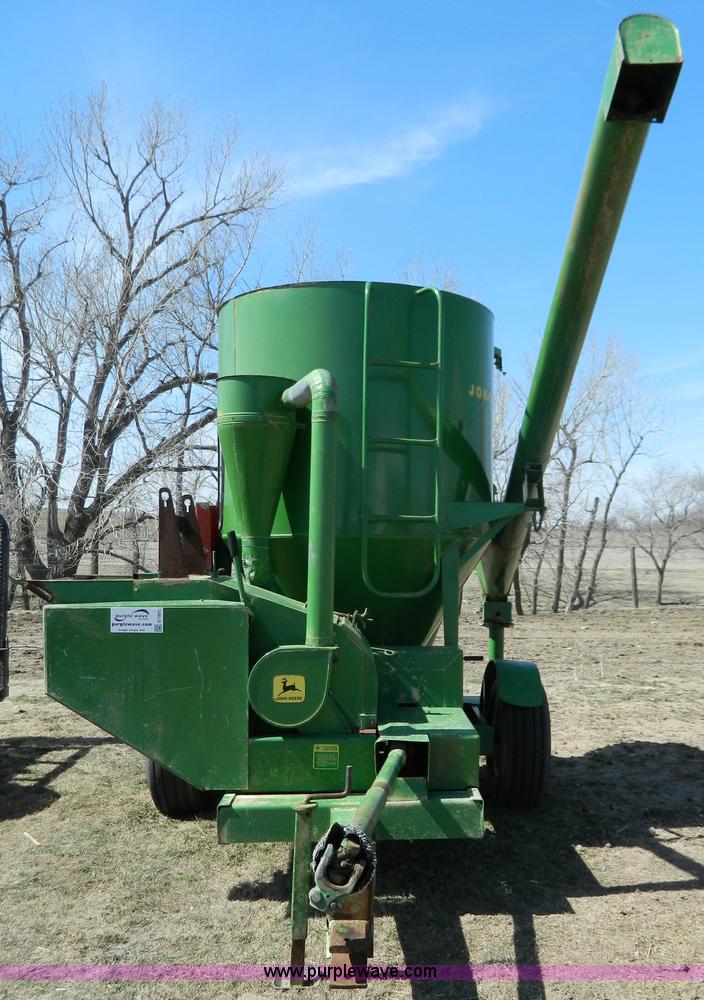 image for item G7805 John Deere 400 grinder/mixer