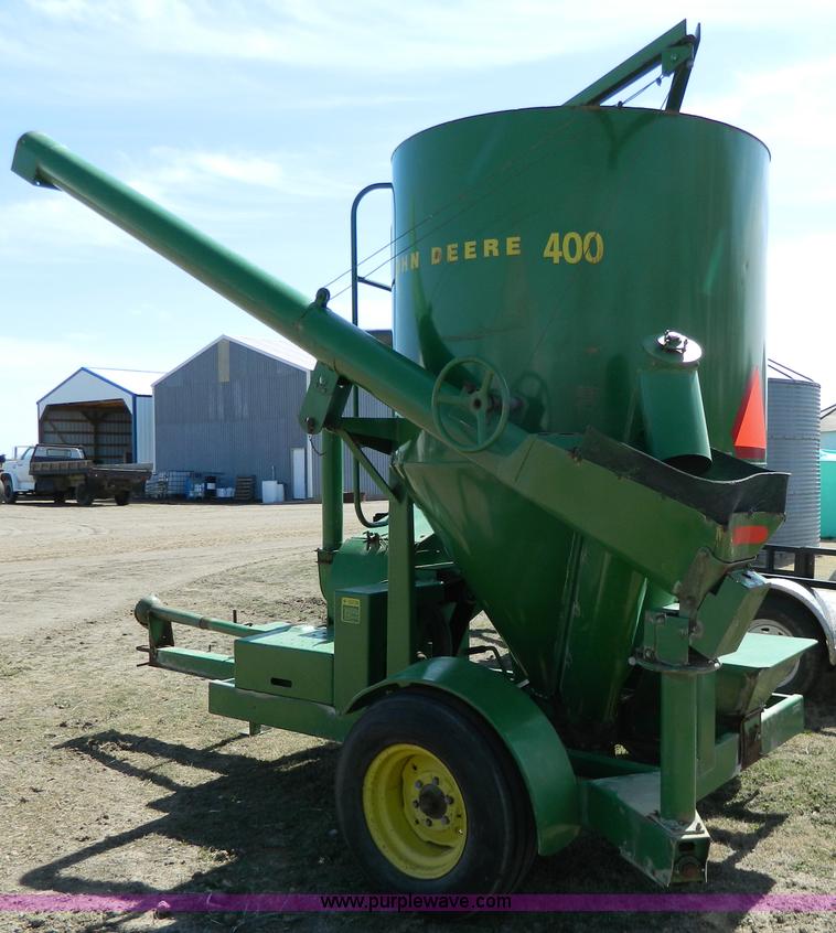 John Deere 400 grinder/mixer in Timken, KS Item G7805 sold Purple Wave