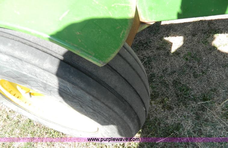 image for item G7805 John Deere 400 grinder/mixer