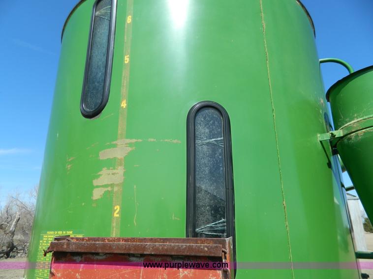 image for item G7805 John Deere 400 grinder/mixer