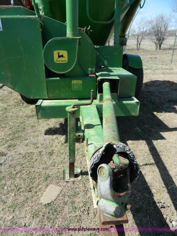 image for item G7805 John Deere 400 grinder/mixer