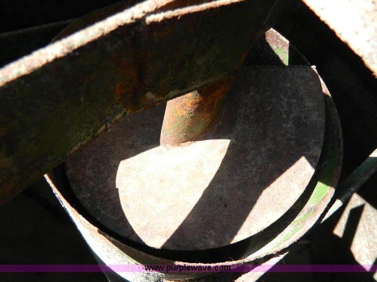 image for item G7805 John Deere 400 grinder/mixer