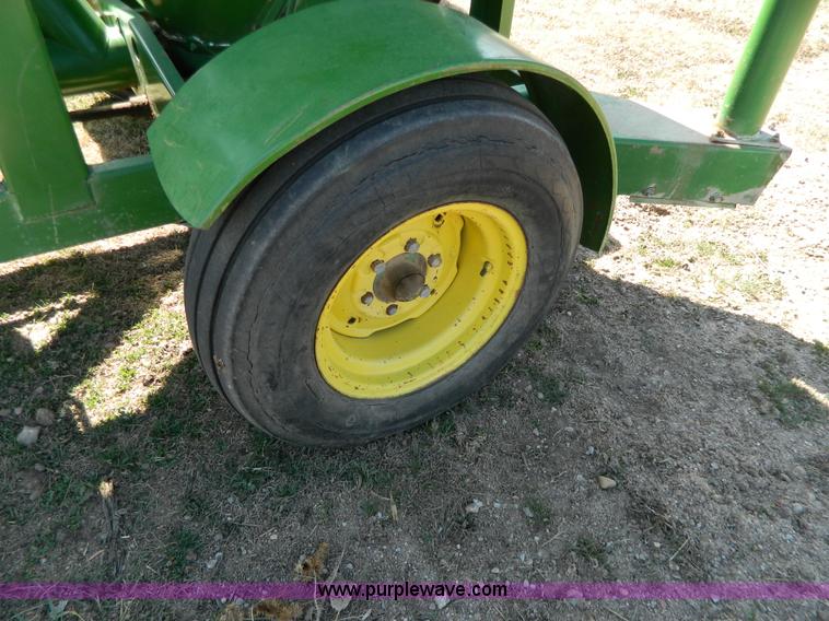 image for item G7805 John Deere 400 grinder/mixer