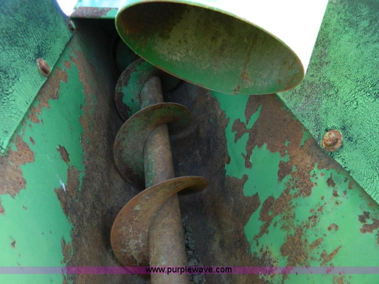 image for item G7805 John Deere 400 grinder/mixer
