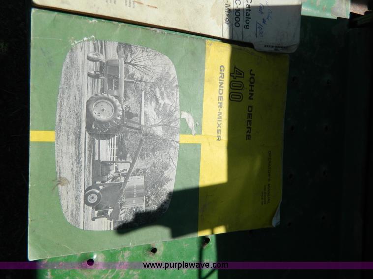 image for item G7805 John Deere 400 grinder/mixer