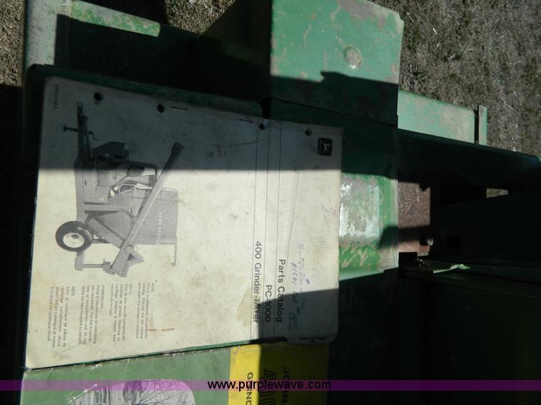image for item G7805 John Deere 400 grinder/mixer