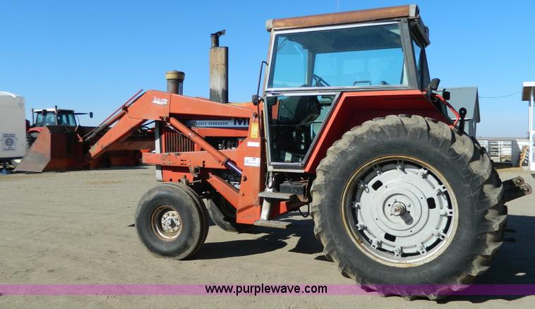 image for item G7809 1981 Massey-Ferguson 2705 tractor