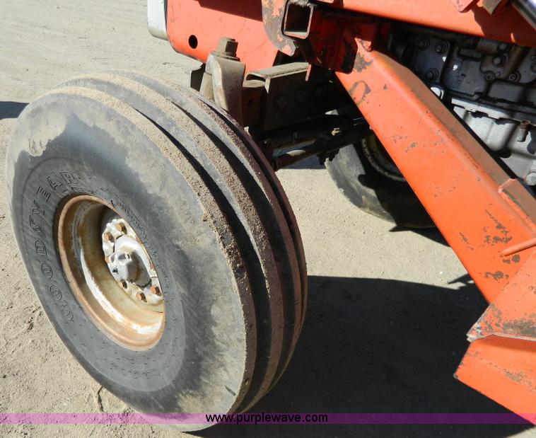 image for item G7809 1981 Massey-Ferguson 2705 tractor