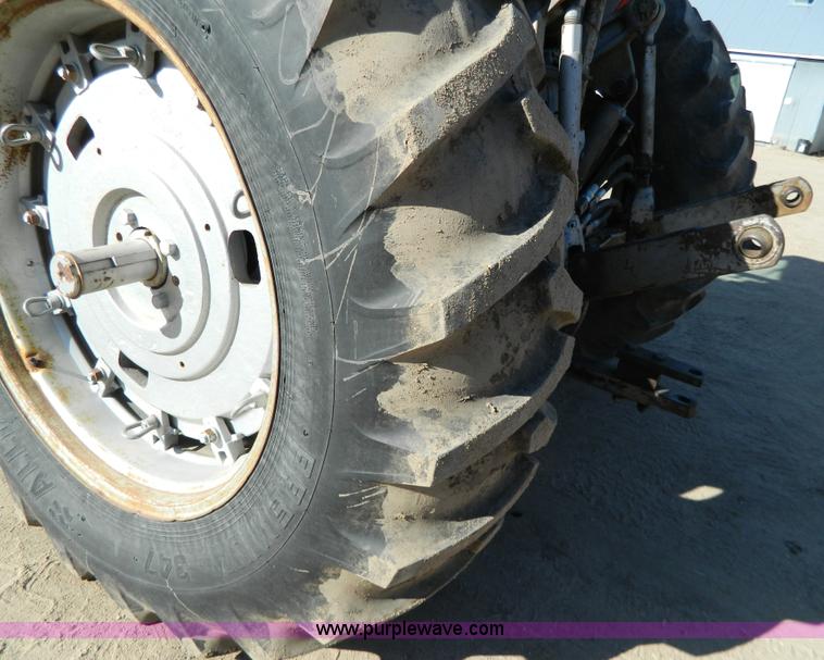 image for item G7809 1981 Massey-Ferguson 2705 tractor