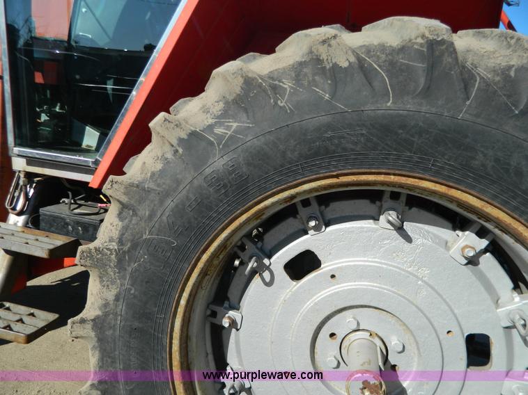 image for item G7809 1981 Massey-Ferguson 2705 tractor