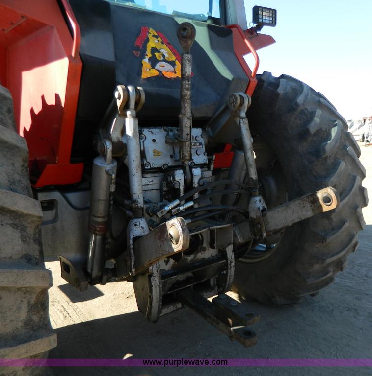 image for item G7809 1981 Massey-Ferguson 2705 tractor