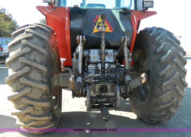 image for item G7809 1981 Massey-Ferguson 2705 tractor