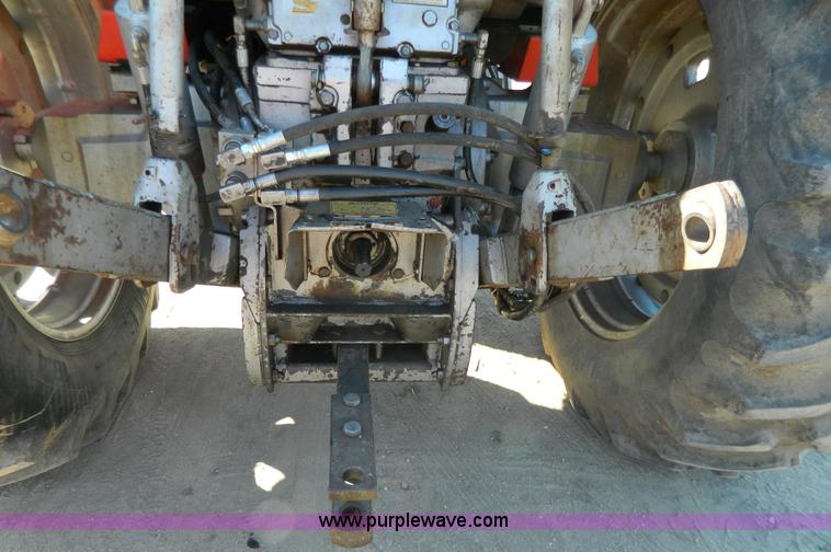 image for item G7809 1981 Massey-Ferguson 2705 tractor