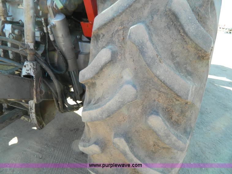 image for item G7809 1981 Massey-Ferguson 2705 tractor