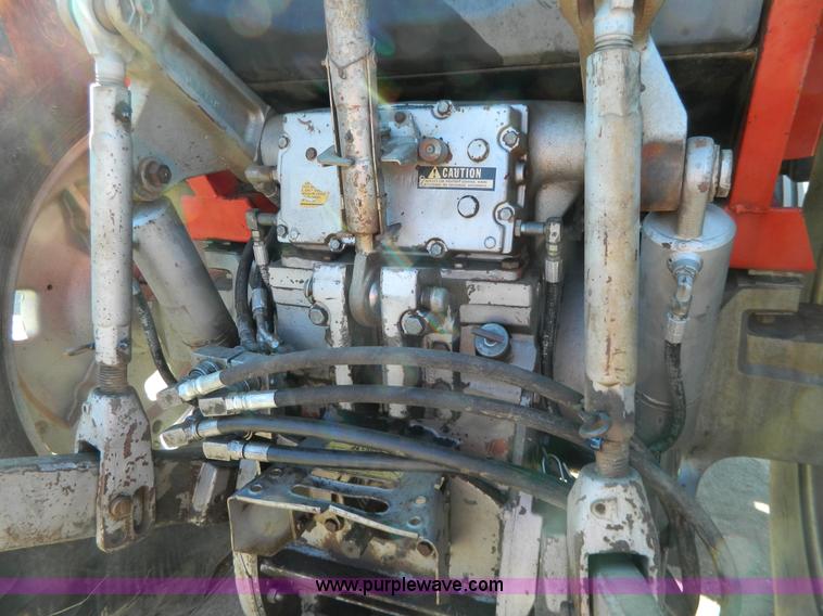 image for item G7809 1981 Massey-Ferguson 2705 tractor