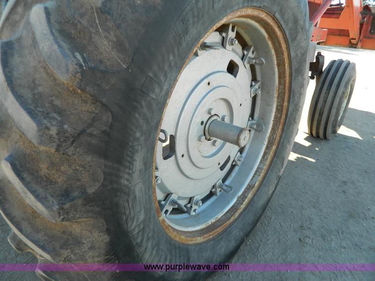 image for item G7809 1981 Massey-Ferguson 2705 tractor