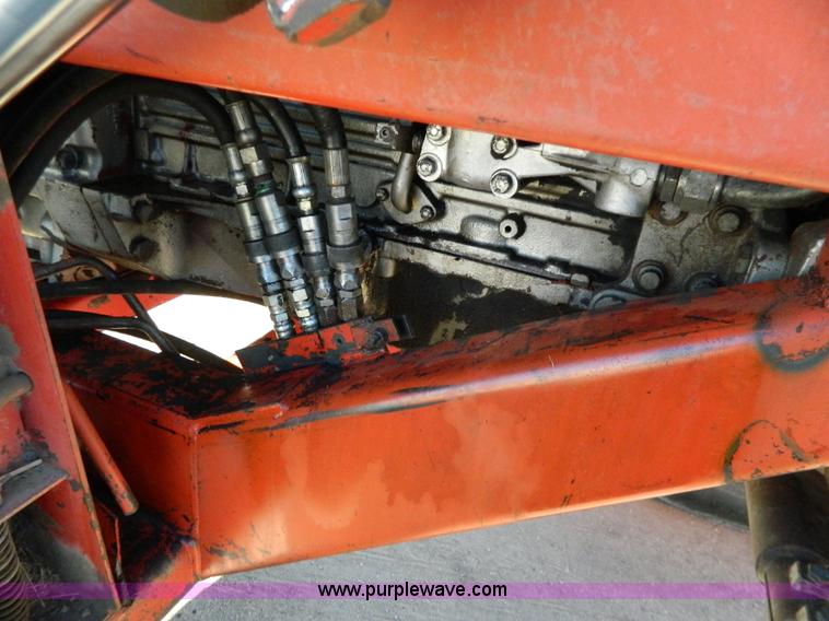 image for item G7809 1981 Massey-Ferguson 2705 tractor