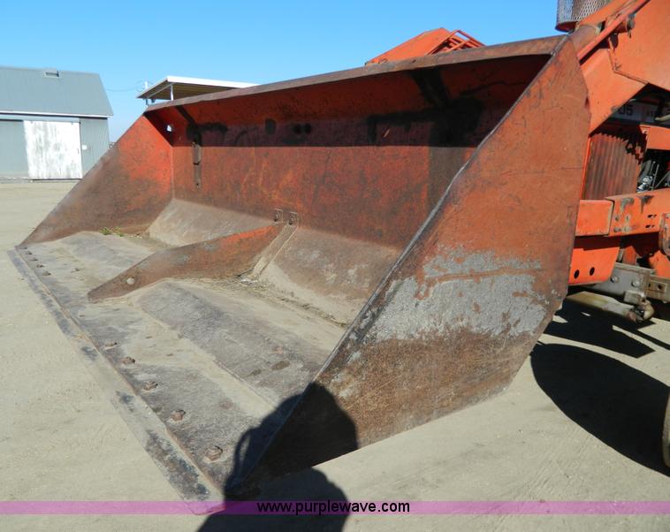 image for item G7809 1981 Massey-Ferguson 2705 tractor