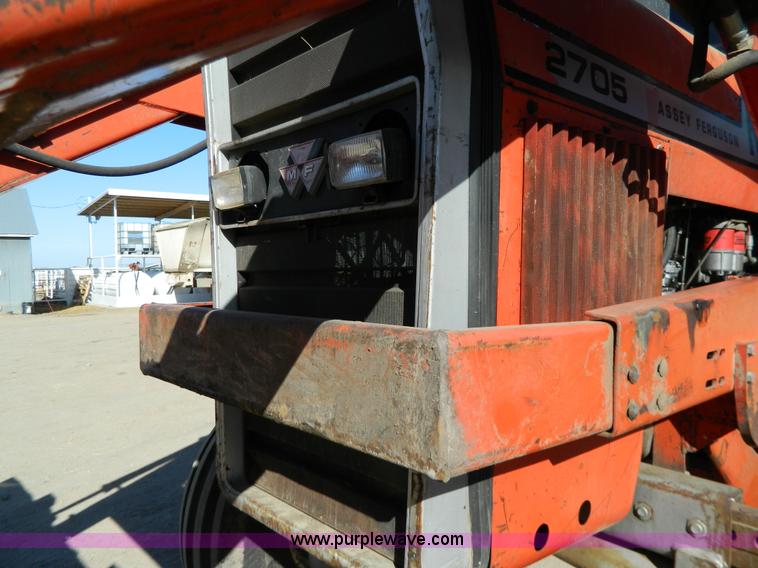 image for item G7809 1981 Massey-Ferguson 2705 tractor