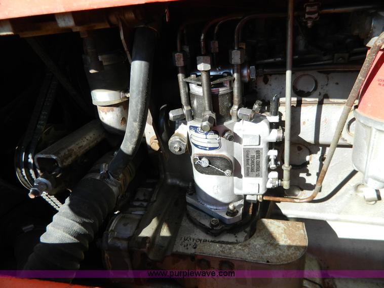 image for item G7809 1981 Massey-Ferguson 2705 tractor