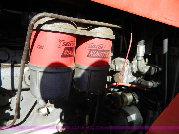 image for item G7809 1981 Massey-Ferguson 2705 tractor