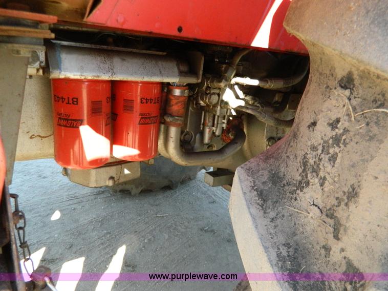 image for item G7809 1981 Massey-Ferguson 2705 tractor