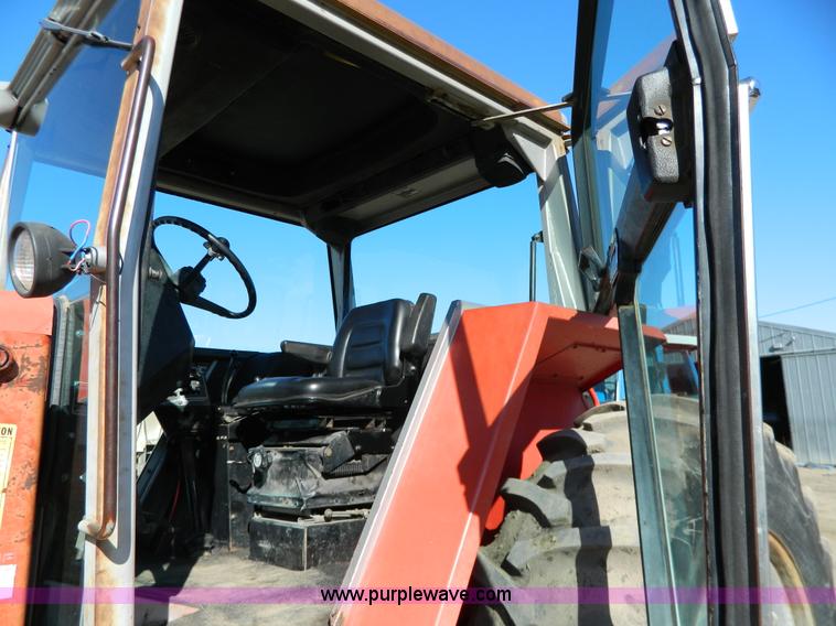 image for item G7809 1981 Massey-Ferguson 2705 tractor