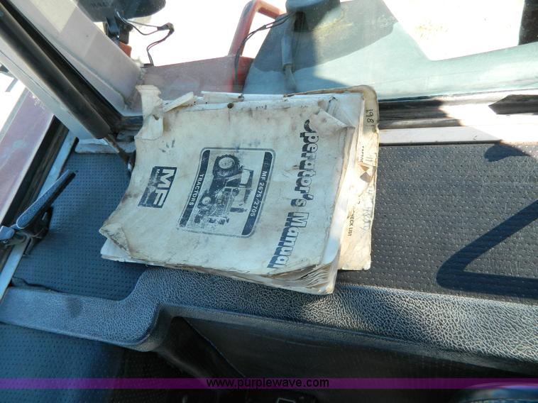 image for item G7809 1981 Massey-Ferguson 2705 tractor