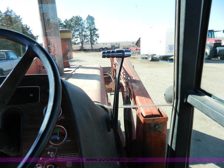 image for item G7809 1981 Massey-Ferguson 2705 tractor