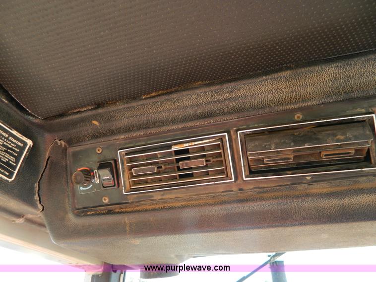 image for item G7809 1981 Massey-Ferguson 2705 tractor