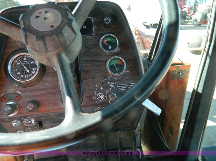 image for item G7809 1981 Massey-Ferguson 2705 tractor