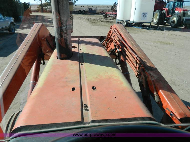 image for item G7809 1981 Massey-Ferguson 2705 tractor