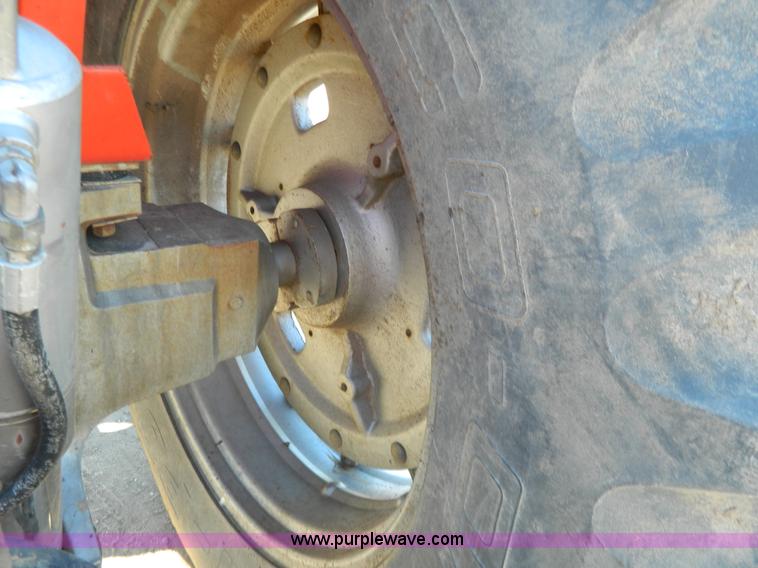 image for item G7809 1981 Massey-Ferguson 2705 tractor