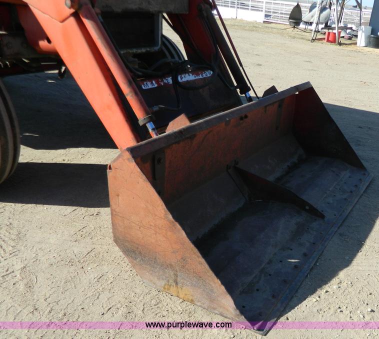 image for item G7809 1981 Massey-Ferguson 2705 tractor